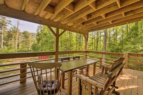 Darling 30-acre Cabin With Fire Pit And Balcony!