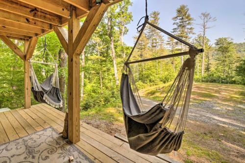 Darling 30-acre Cabin With Fire Pit And Balcony!