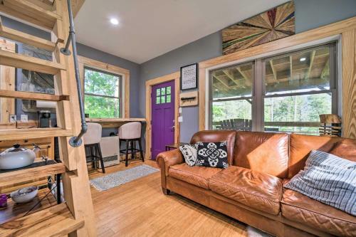 Darling 30-acre Cabin With Fire Pit And Balcony!