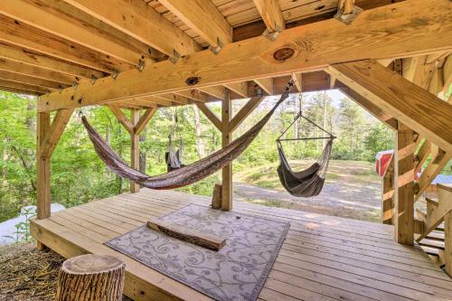 Darling 30-acre Cabin With Fire Pit And Balcony!