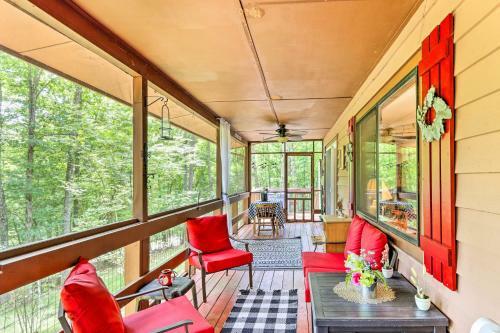 Quaint Murphy Cabin In Serene Wooded Setting!