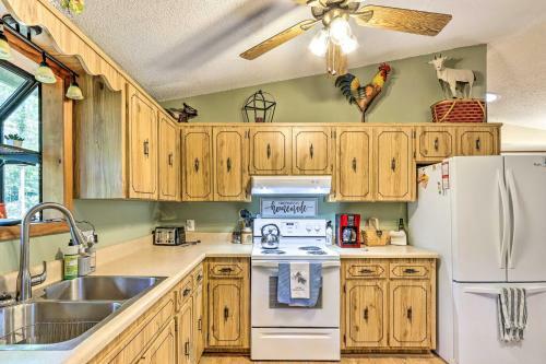 Quaint Murphy Cabin In Serene Wooded Setting!