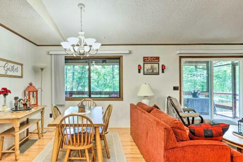 Quaint Murphy Cabin In Serene Wooded Setting!