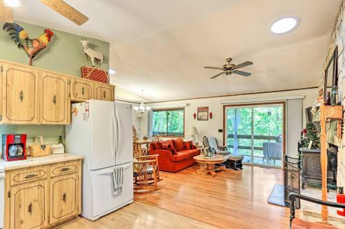 Quaint Murphy Cabin In Serene Wooded Setting!
