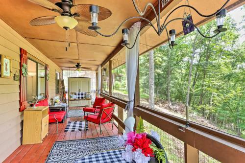 Quaint Murphy Cabin In Serene Wooded Setting!