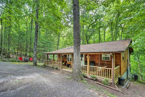 Quaint Murphy Cabin With Fire Pit And Forest View