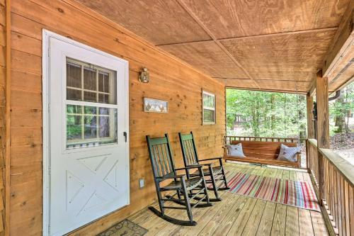 Quaint Murphy Cabin With Fire Pit And Forest View