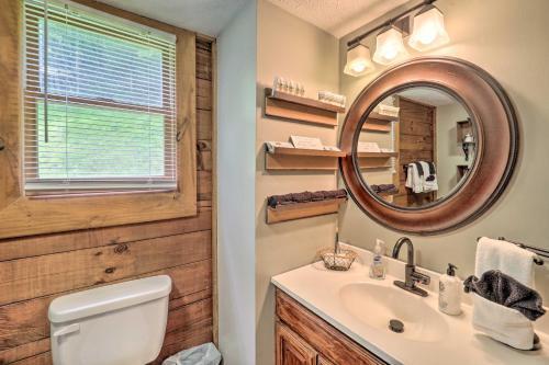 Cozy Newland Cabin With Deck, Fire Pit And Grill!