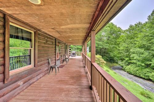 Cozy Newland Cabin With Deck, Fire Pit And Grill!