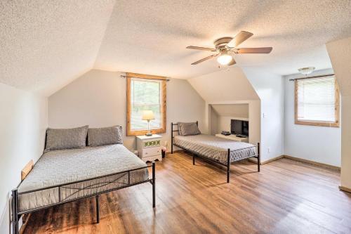 Cozy Newland Cabin With Deck, Fire Pit And Grill!