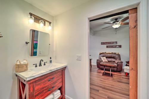 Charming Newland Apartment With Deck And Fire Pit