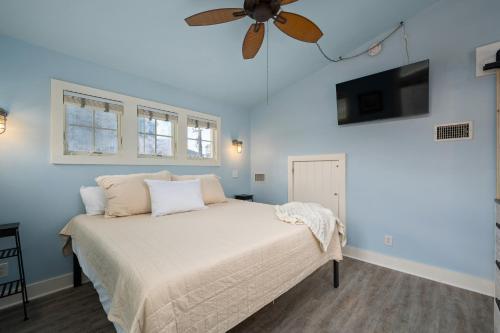 The Gray Sandcastle Nh313