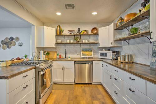 Vibrant-boho, Pet-friendly Oklahoma City Digs