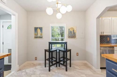 Pet Friendly- Quiet Neighborhood-2 Bedroom