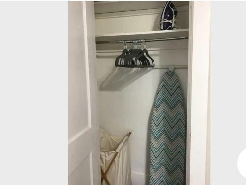 Cherry Street Vintage Apartment-free Parking!