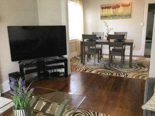Cherry Street Vintage Apartment-free Parking!
