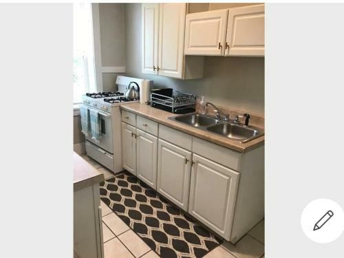 Cherry Street Vintage Apartment-free Parking!
