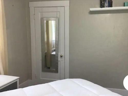 Cherry Street Vintage Apartment-free Parking!
