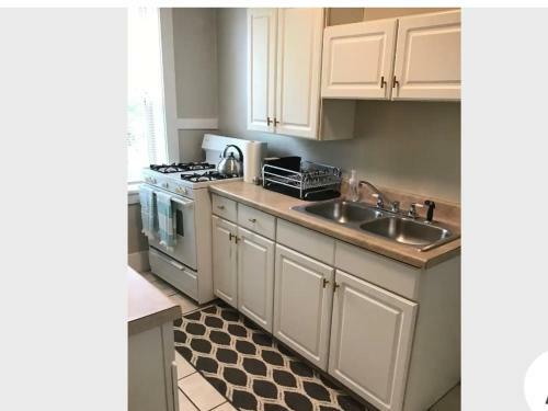 Cherry Street Vintage Apartment-free Parking!