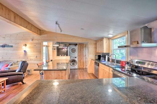 Brookings Home With Sauna, Half Mi To Harris Beach!