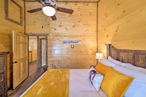 Sevierville Home With Deck - Hike, Dine, Relax!