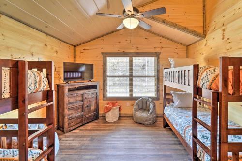 Sevierville Home With Deck - Hike, Dine, Relax!