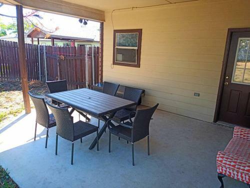 Cozy Home Near Stockyards Fort Worth