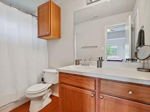 Cozy Getaway, Minutes From Austin!