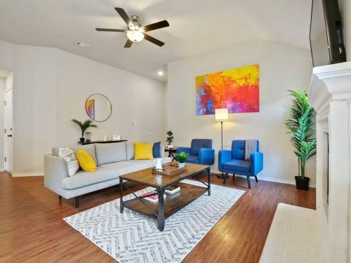 Cozy Getaway, Minutes From Austin!