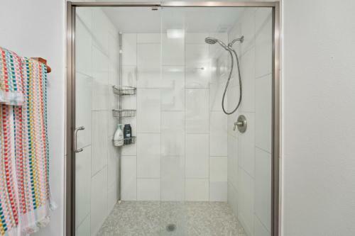 Entire House, 5 Minutes From Downtown