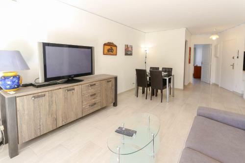 Apartamento AC Appartment With Terrace Parking And Pool- Benakey