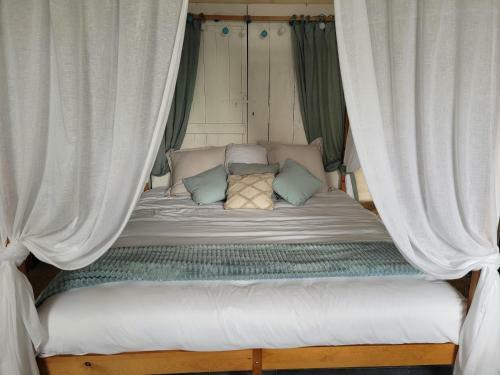 4 Bedrooms In A Charming House With Swimming Pool