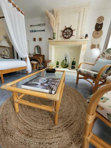 4 Bedrooms In A Charming House With Swimming Pool