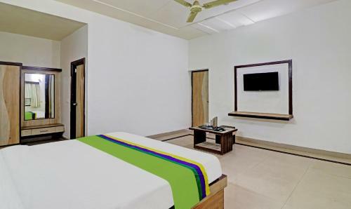 Treebo Trend Hotel Golden Bird
