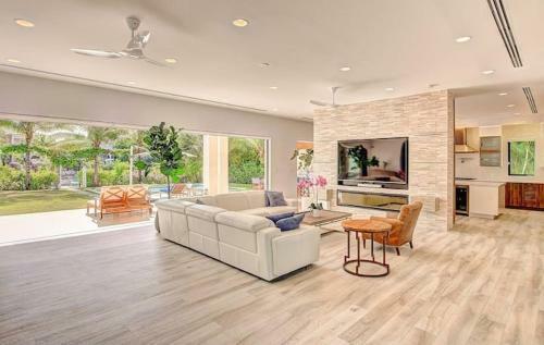 Own House, With A Pool! Your Vacation Will Be Remembered For A Long Time!