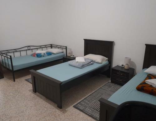 Family Room In A 10 Minutes Walk From Corniche Beach