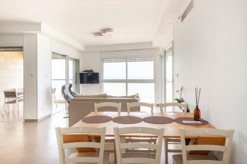 Stunning Sew View 3 Br Apartment Iconic Tower