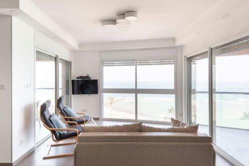 Stunning Sew View 3 Br Apartment Iconic Tower
