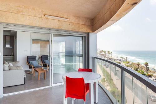Stunning Sew View 3 Br Apartment Iconic Tower
