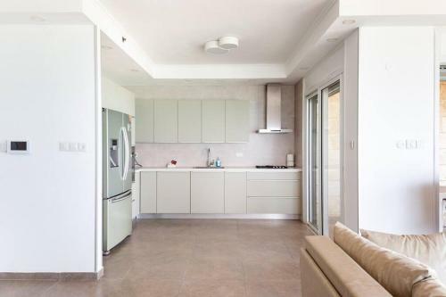 Stunning Sew View 3 Br Apartment Iconic Tower