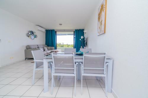 The Sunny Apartment In Mahina Wpool