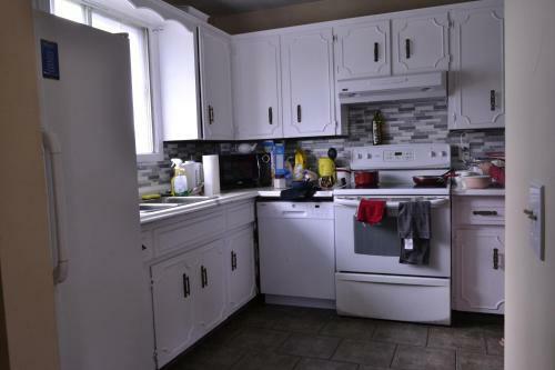 Apartamento 3-bedroom Half Duplex Main Floor Suite