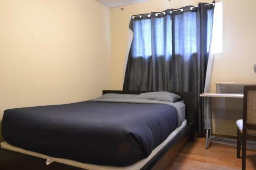 Apartamento 3-bedroom Half Duplex Main Floor Suite