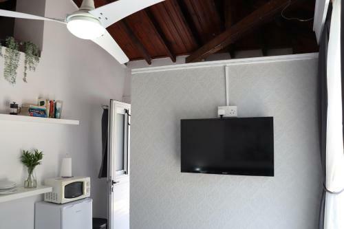 Apartamento Mediterranean Poolside Garden Cottage