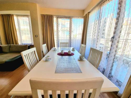 Sunny View - Seaside Apartment With Garage