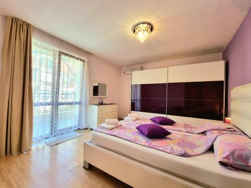 Sunny View - Seaside Apartment With Garage