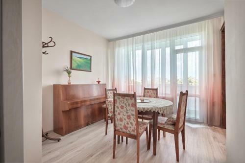 Cozy Spacious 2bd Apartment With A Terrace In Burgas