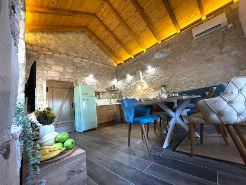 Kostela Stone House