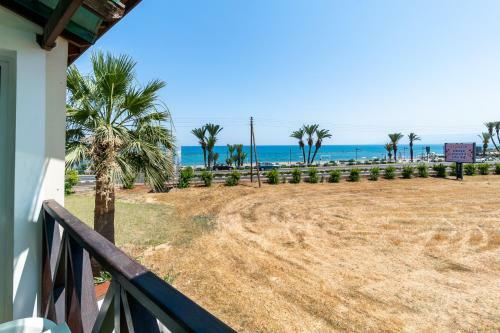Kate's Latchi Beachfront Apartment 104 By Ezoria