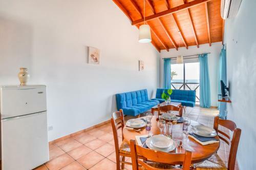 Kate's Latchi Beachfront Apartment 104 By Ezoria